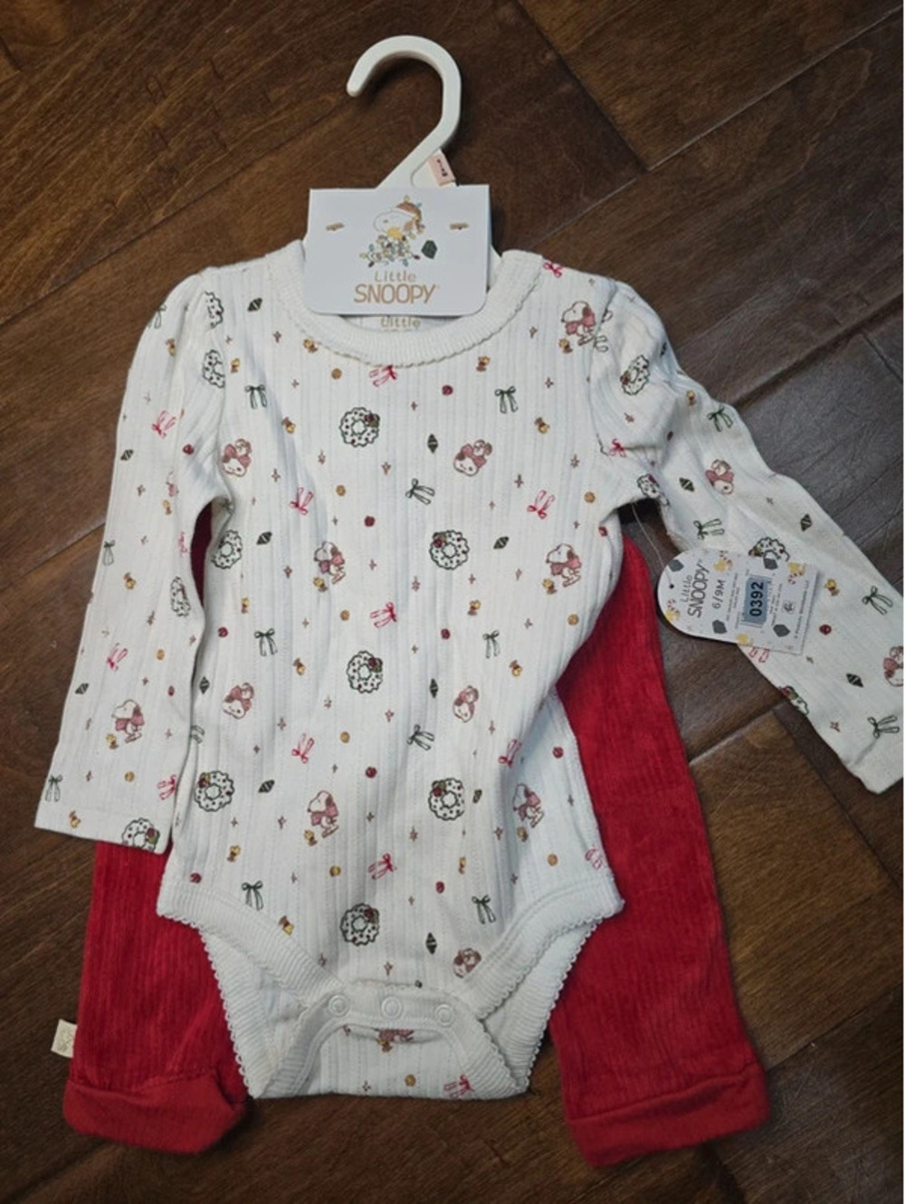 6 to 9m brand new snoopy, christmas outfit, item 392G7